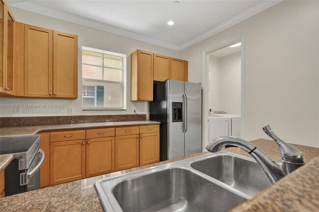 Photo - 1033 NE 17th Way