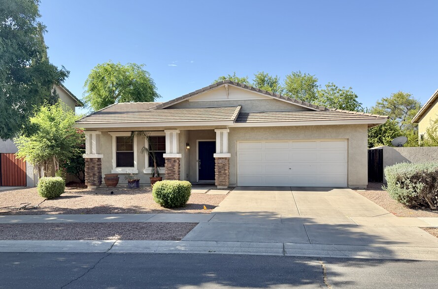 1341 E Strawberry Dr