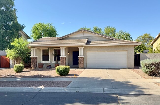 Building Photo - 1341 E Strawberry Dr