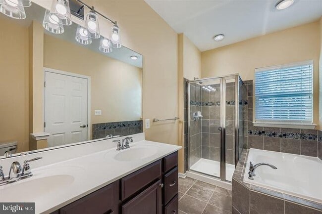 Building Photo - 346 Paladium Ct