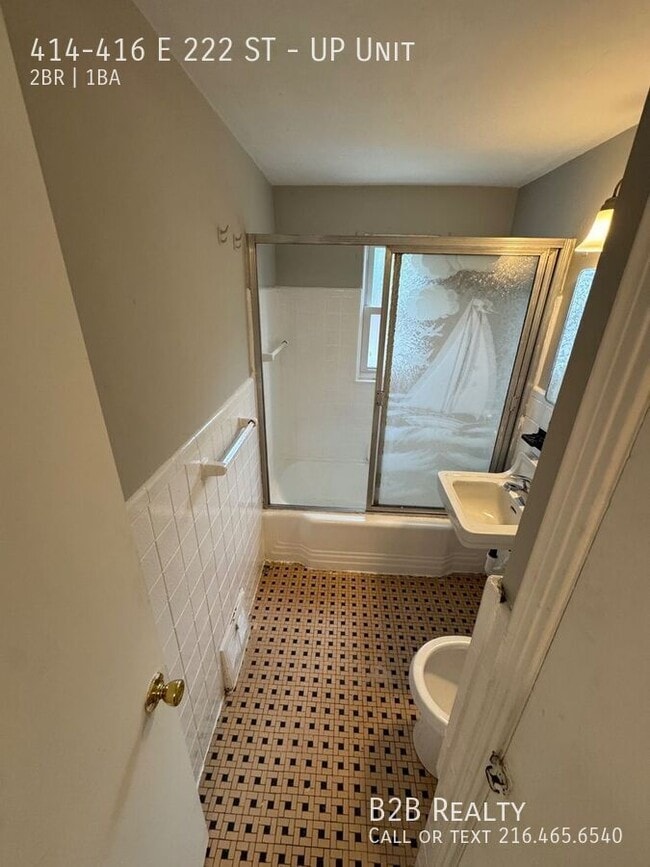 Photo - 414-416 E 222 ST-UP Unit Unit UP