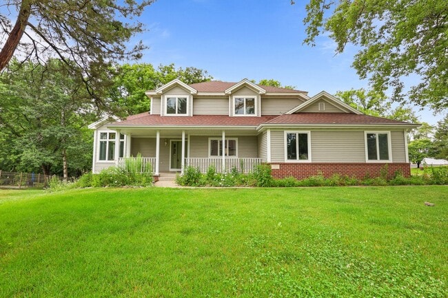 Building Photo - 1903 Meadow Rose Blvd