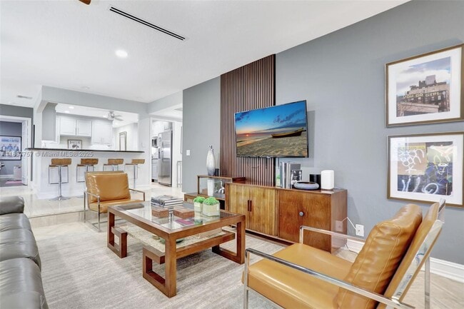 Photo - 1128 W Cypress Dr