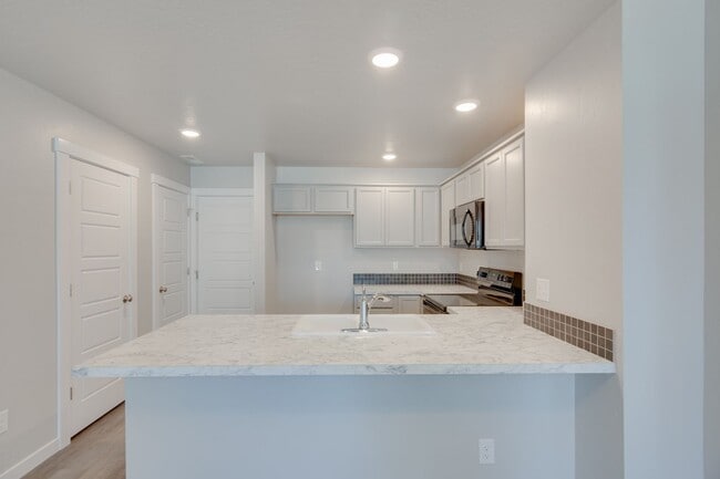 Photo - Beautiful, Modern 2 Bedroom Cottage Available!