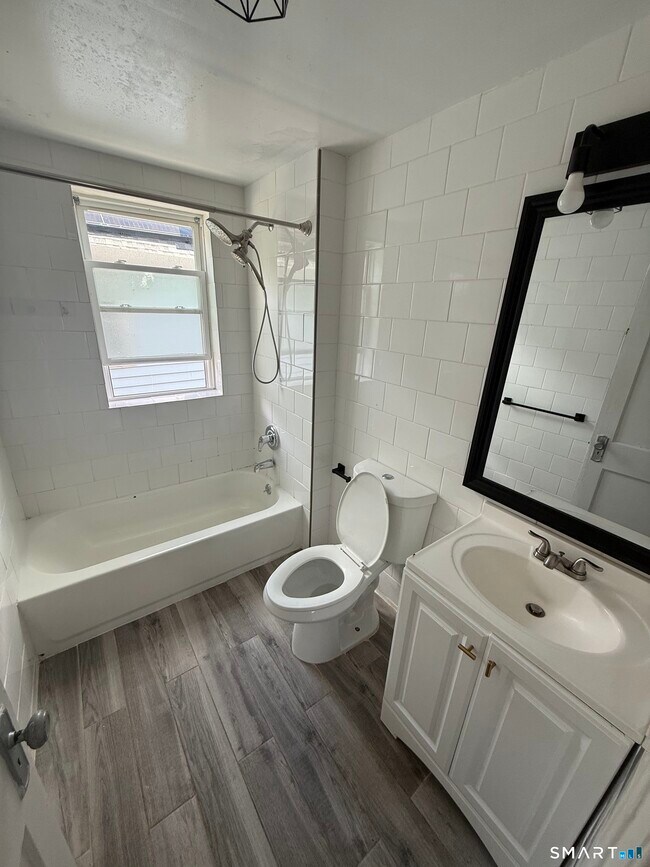 Photo - 610 Hawley Ave