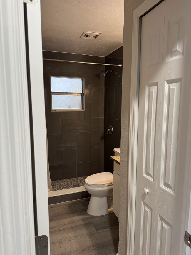 Photo - 555 Cadillac Blvd