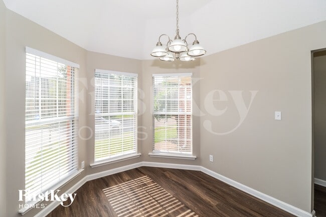 Photo - 1060 Mossy Knoll Dr