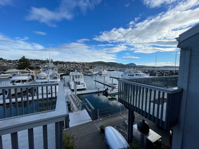 Photo - 2001 Skyline Way Unit 203