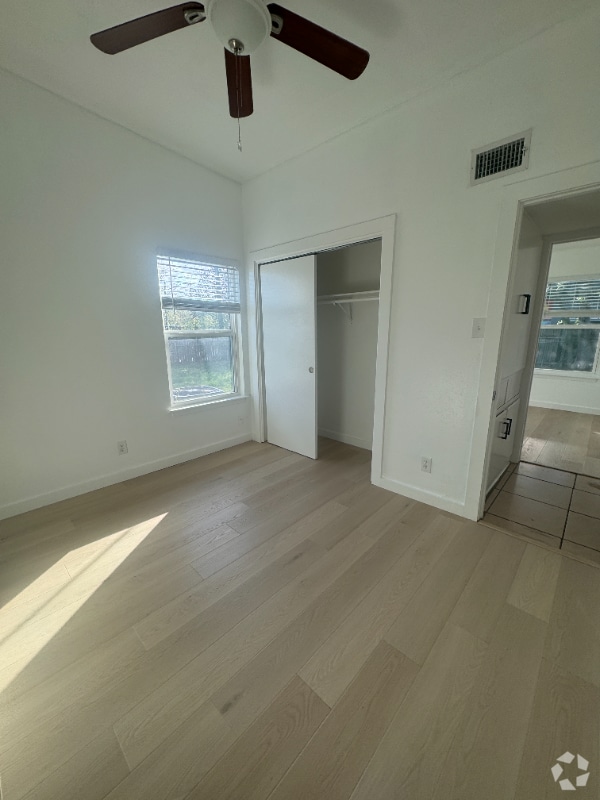 Building Photo - 5000 Cottonwood Cir Rental