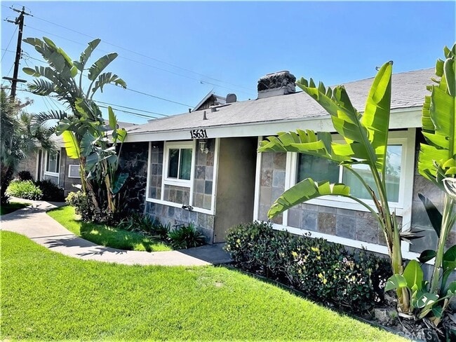 Photo - 15641 Tustin Village Way Unidad A