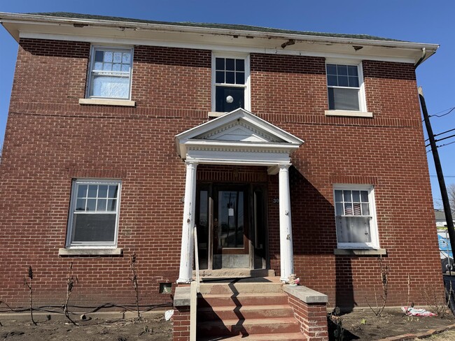 Building Photo - 308.5 Walnut-