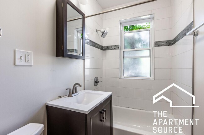 Photo - 4220 N Clark St Unit 1