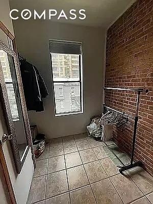 Photo - 402 E 69th St