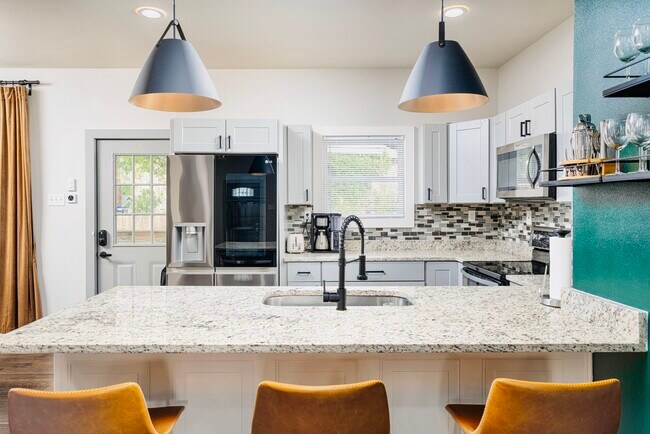 Photo - 419 N Hackberry St