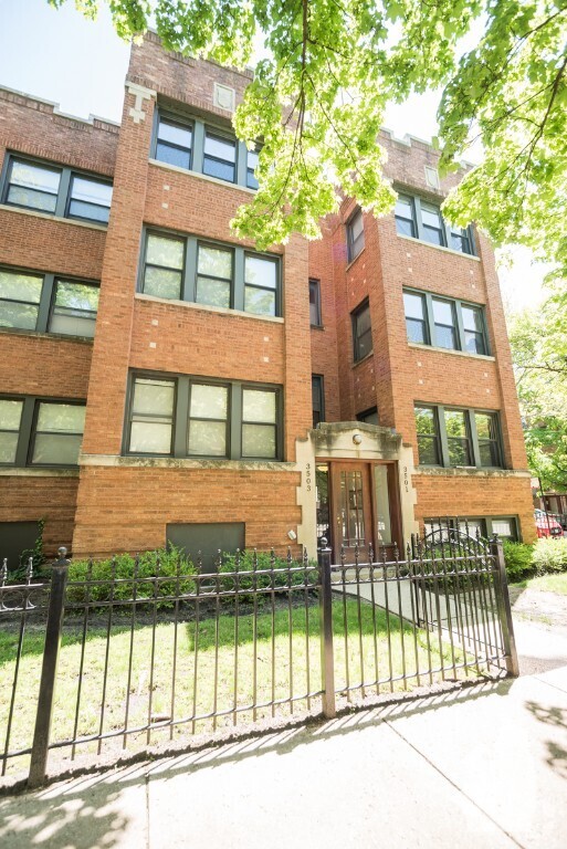 Building Photo - 3501 N Greenview Ave Unit 3501-3 Rental