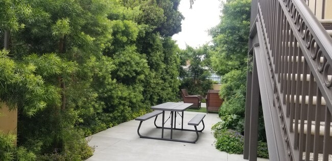 Photo - 13439 Burbank Blvd Unidad 219