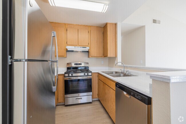 2BR, 2BA - 890SF - Kitchen