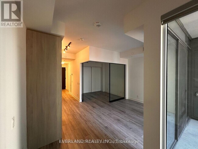 Photo - 108 Peter St Unit 1710