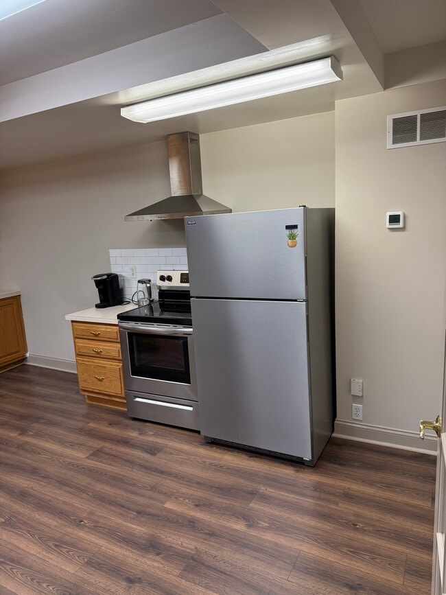 Kitchen - 1018 Main St Unit 1