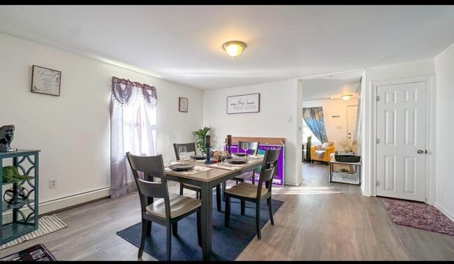 Dining room - 178 E Charleston Ave