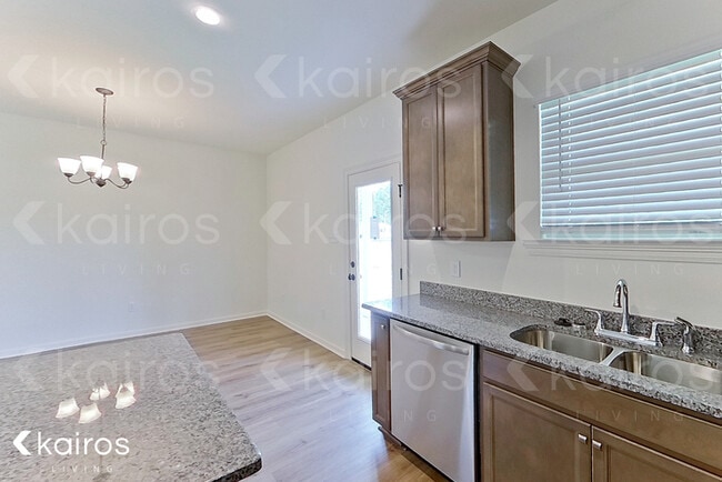 Photo - 100 Teddy Ln