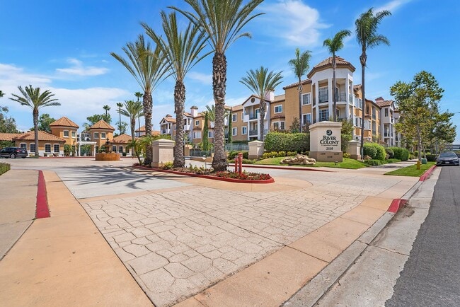 Building Photo - Stylish Furnished 2BR/2BA Condo with Resor... Unit 116