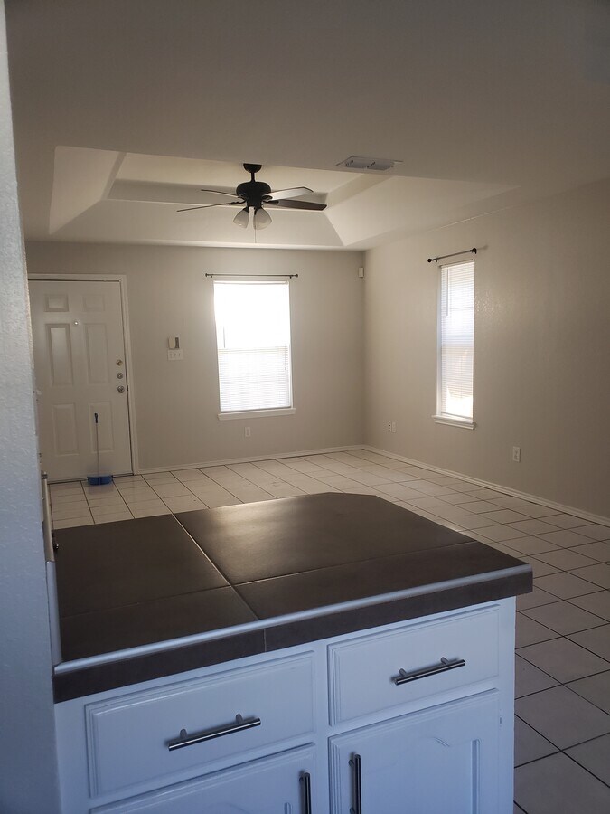 Photo - 1105 Lexington Cir Unit C