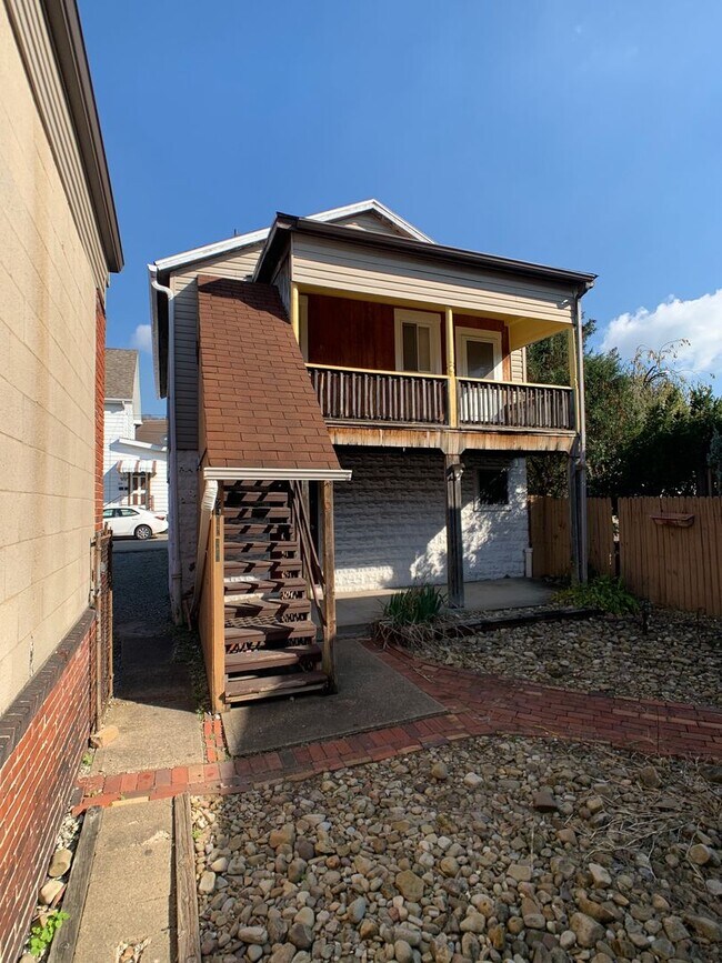 Photo - Cozy 1-Bedroom House With Garage!!