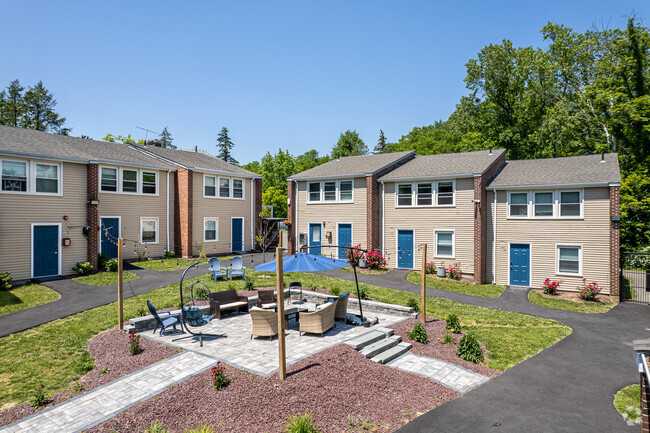 Patio - Villages at Hartford Rental