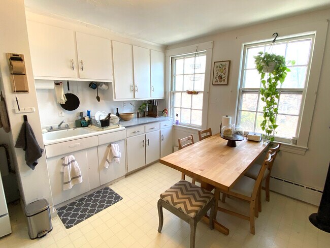 Photo - 24 Lanark Rd Unit 2
