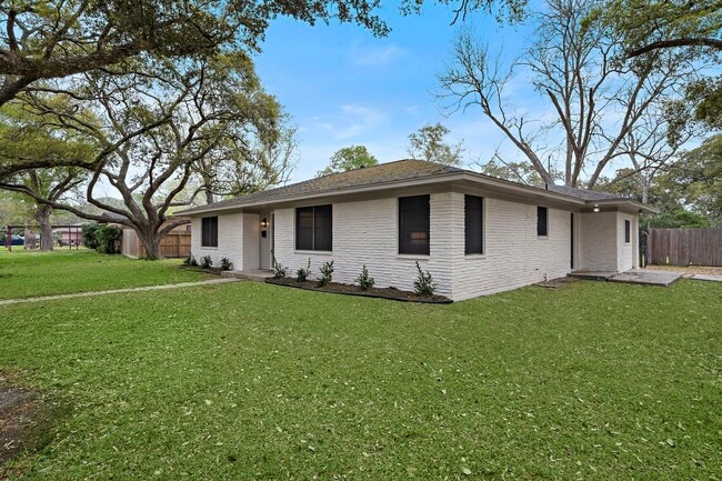 Photo - 1606 E Fayle Ave