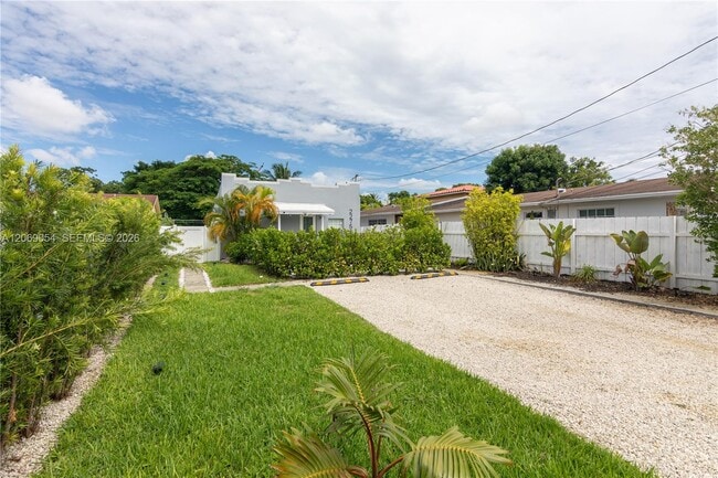 Photo - 2275 NW 33rd St Unidad 2