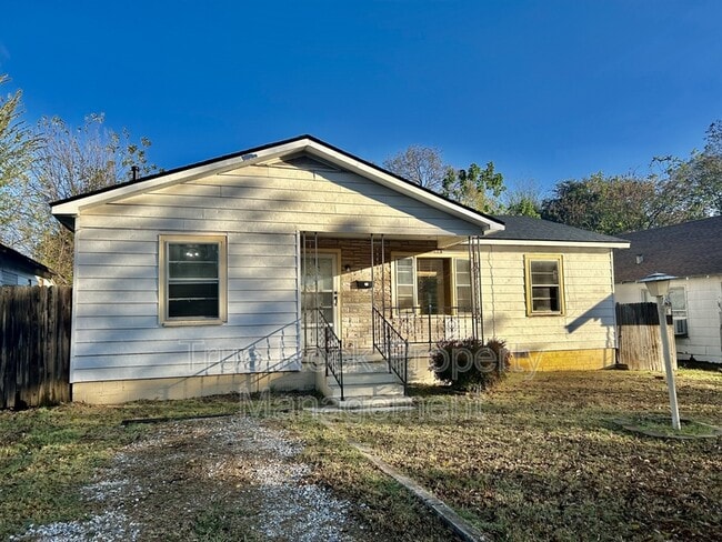 Building Photo - 428 W 8th St