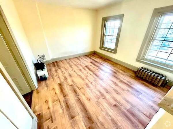 Building Photo - 16 W Chestnut St Unit Three Rental