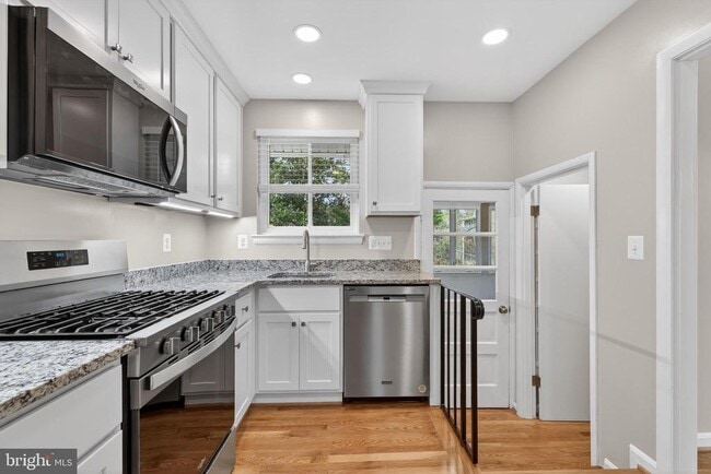 Photo - 4625 Strathblane Pl