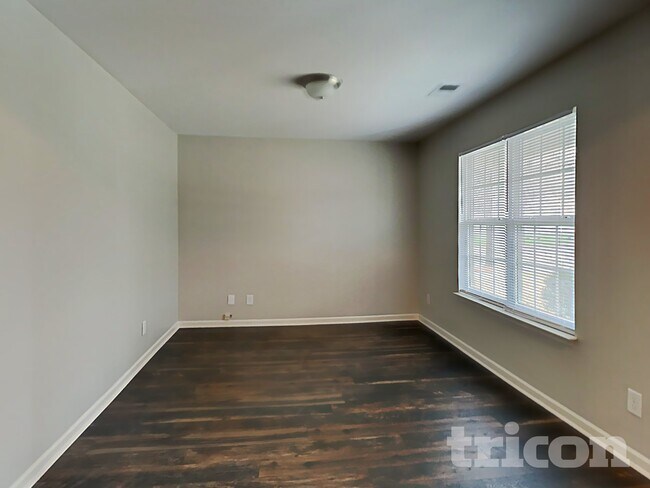 Photo - 1594 Weatherend Dr
