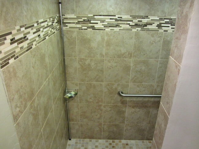 Large ahiwer - 4069 Cedar Ave Unit Studio for assist. Manage