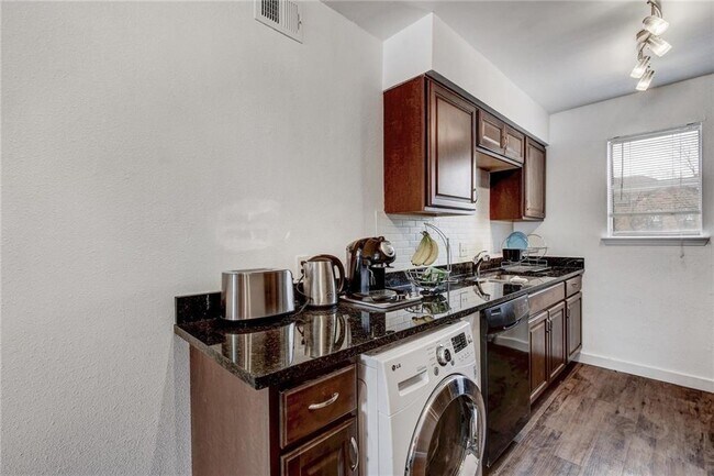 Photo - 2200 San Gabriel St Unidad 104