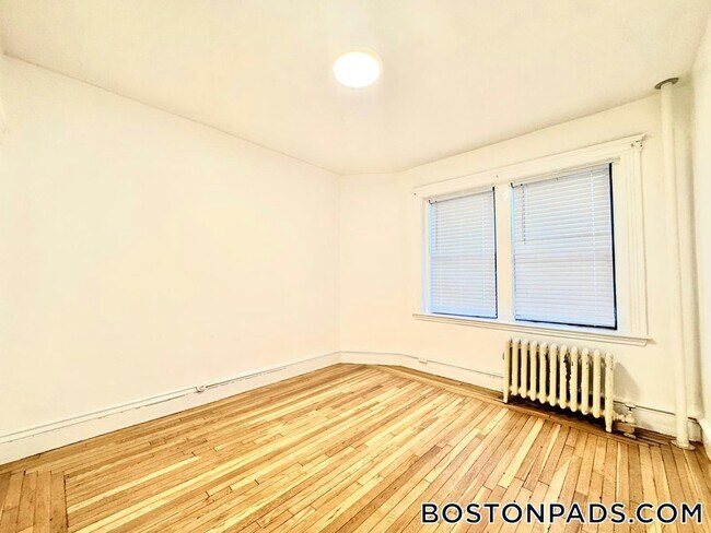 Photo - 52 Charlesgate W Unit 160*