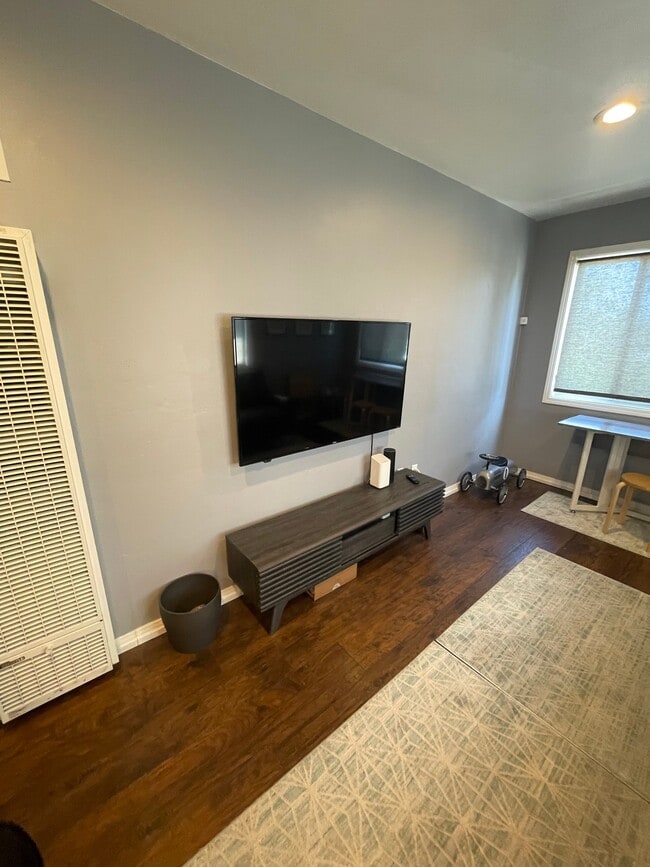 Photo - 3959 B St Unidad 3961 B STREET