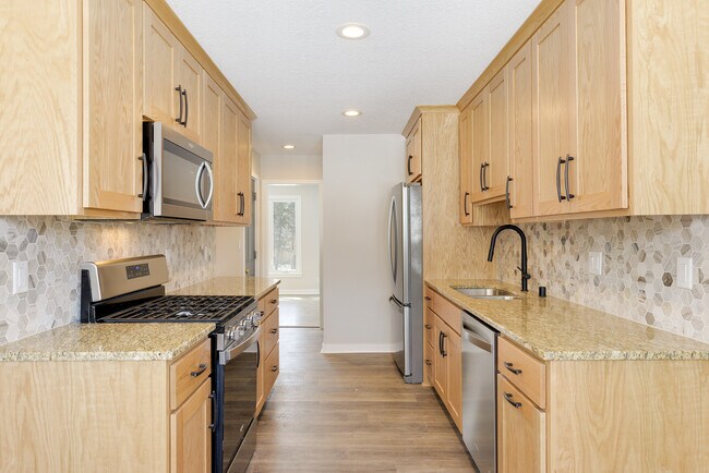 Photo - 1943 Regent Ave N