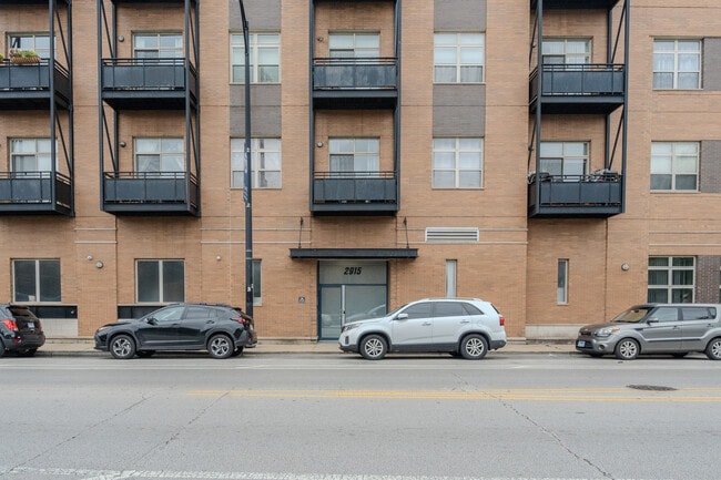 Building Photo - 2915 N Clybourn Ave Unit 214