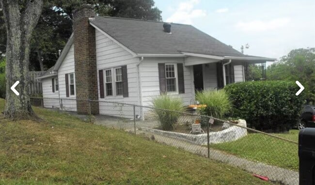 Building Photo - 230 Nash Rd