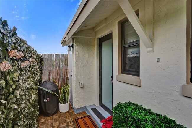 Photo - 1721 SW 13th St Unit 2