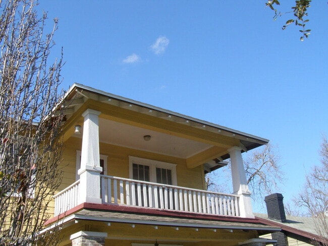Photo - 829 Goodwin St