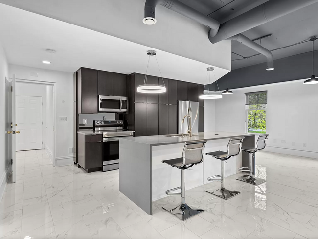 Kitchen Island and Entrance - 37841 Euclid Ave Apartamentos Unidad 8