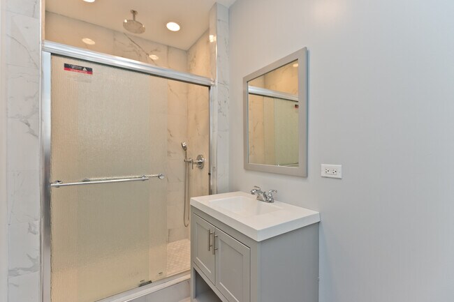 Photo - 3324 W Diversey Ave Condo Unit #  02F