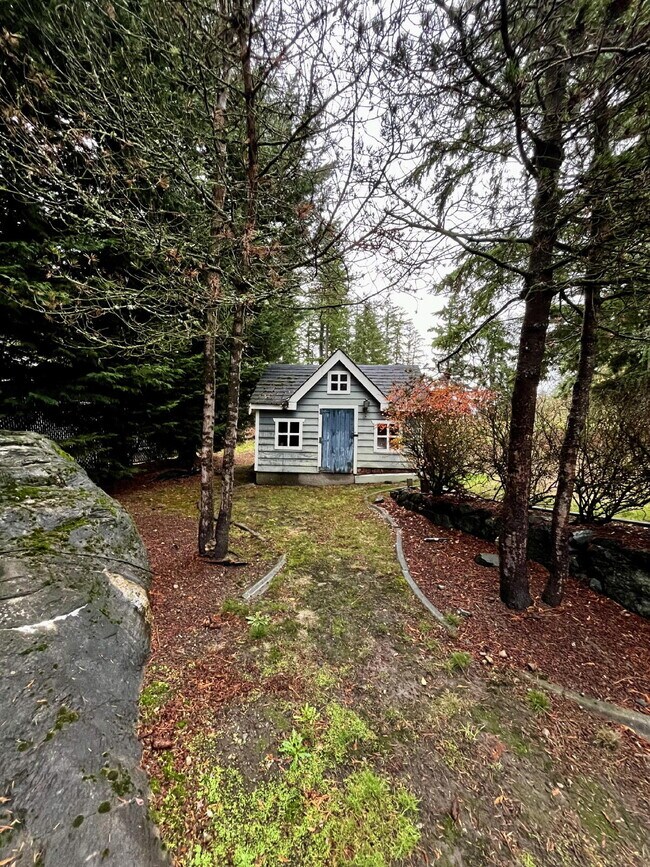 Secluded Puyallup Home with Full 2-Bedroom ADU and Panoramic City Views