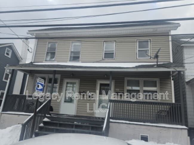 Building Photo - 620 Ridge St