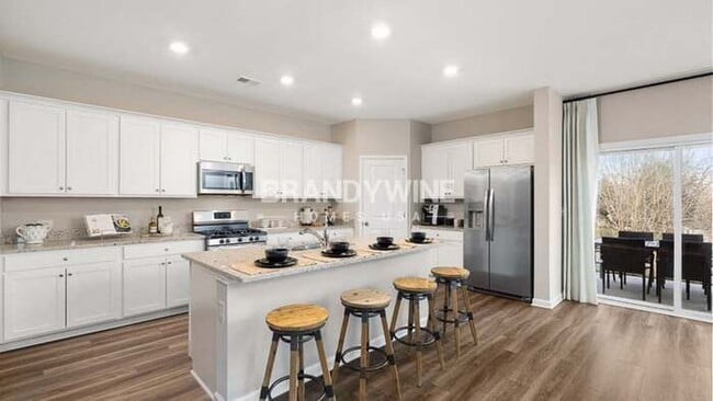 Photo - 628 Friesland Dr